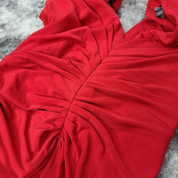 Vera Wang Red Sleeveless Formal Train  Form Fitting Ruched Off Shoulder Zip - Picture 3 of 11